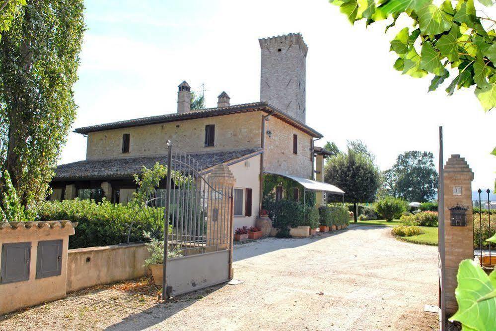 Agriturismo Le Due Torri Torre Quadrano Spello Exterior foto