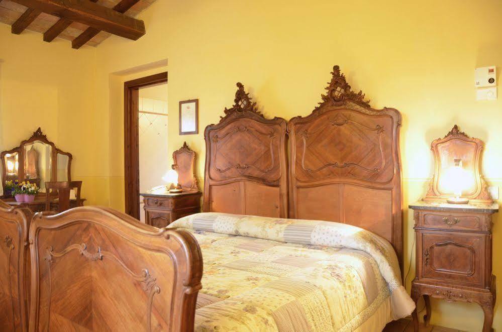 Agriturismo Le Due Torri Torre Quadrano Spello Exterior foto