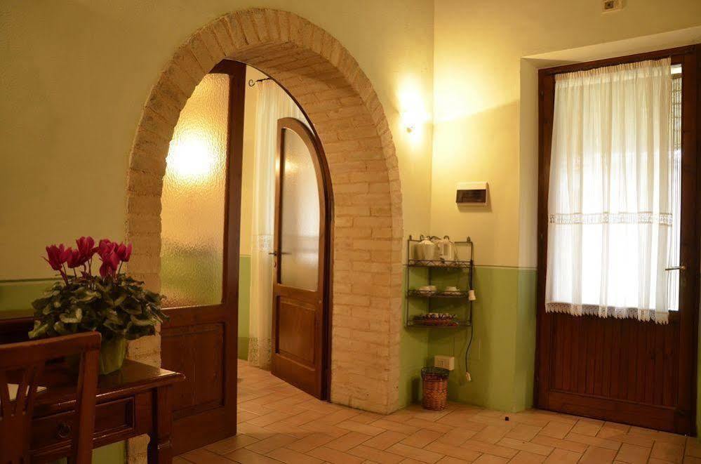 Agriturismo Le Due Torri Torre Quadrano Spello Exterior foto